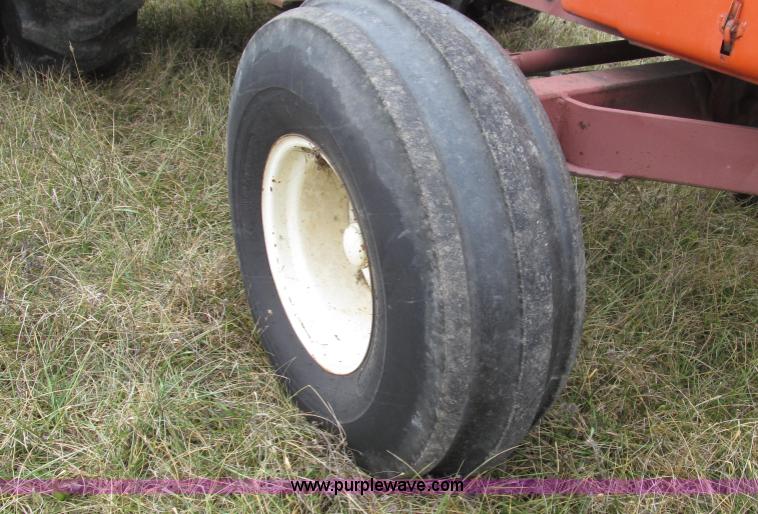 image for item G2207 1974 Allis Chalmers 7040 tractor