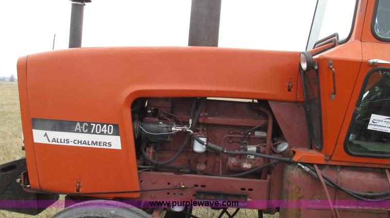 image for item G2207 1974 Allis Chalmers 7040 tractor