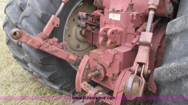 image for item G2207 1974 Allis Chalmers 7040 tractor