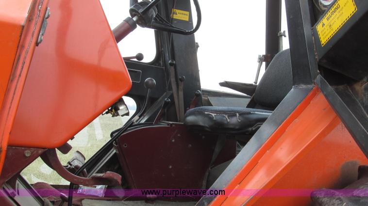 image for item G2207 1974 Allis Chalmers 7040 tractor