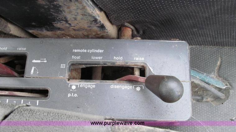 image for item G2207 1974 Allis Chalmers 7040 tractor