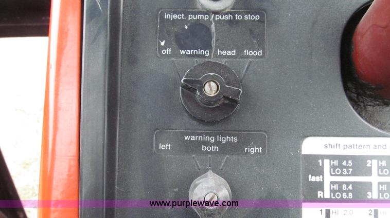 image for item G2207 1974 Allis Chalmers 7040 tractor