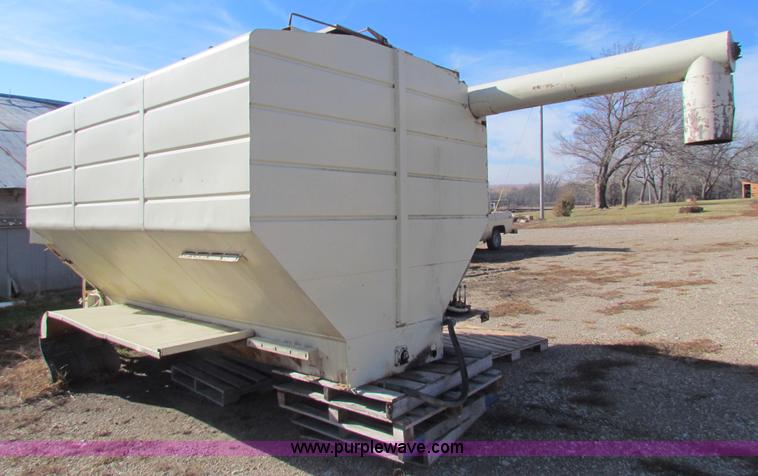 image for item G4401 Henderson Chief nine ton feed body