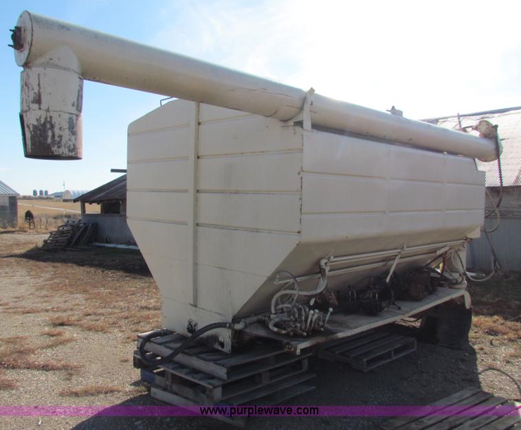 image for item G4401 Henderson Chief nine ton feed body