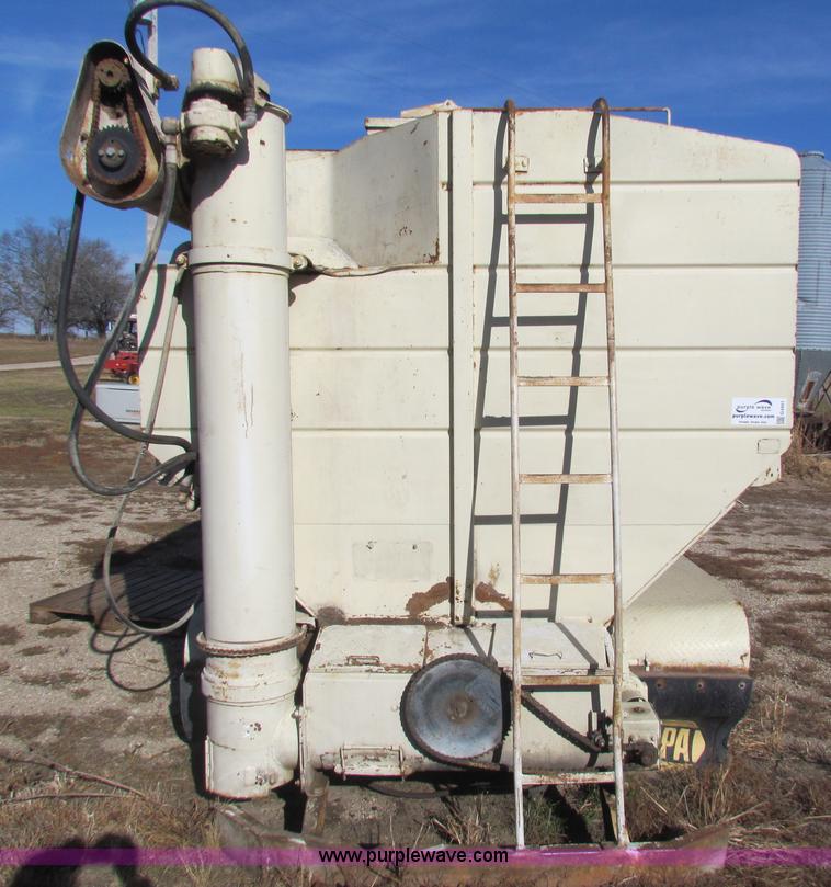 image for item G4401 Henderson Chief nine ton feed body