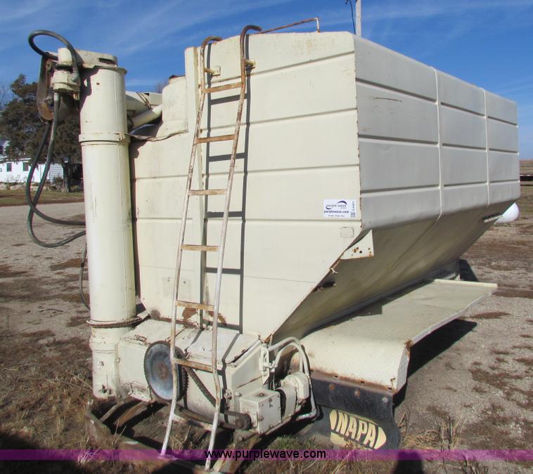 image for item G4401 Henderson Chief nine ton feed body