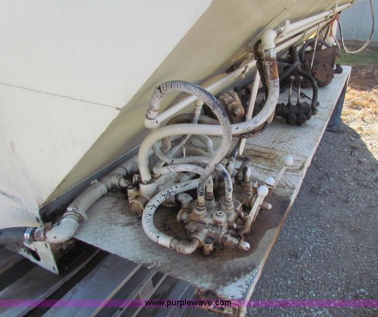 image for item G4401 Henderson Chief nine ton feed body