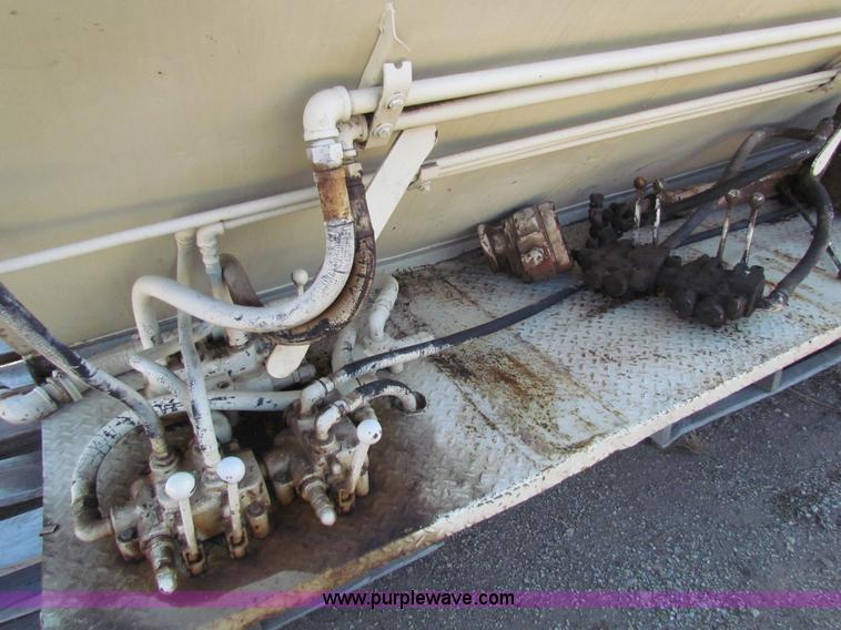 image for item G4401 Henderson Chief nine ton feed body