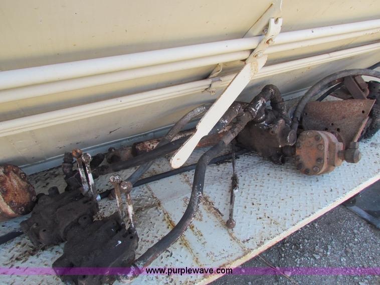 image for item G4401 Henderson Chief nine ton feed body