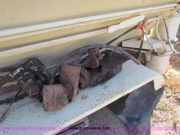 image for item G4401 Henderson Chief nine ton feed body