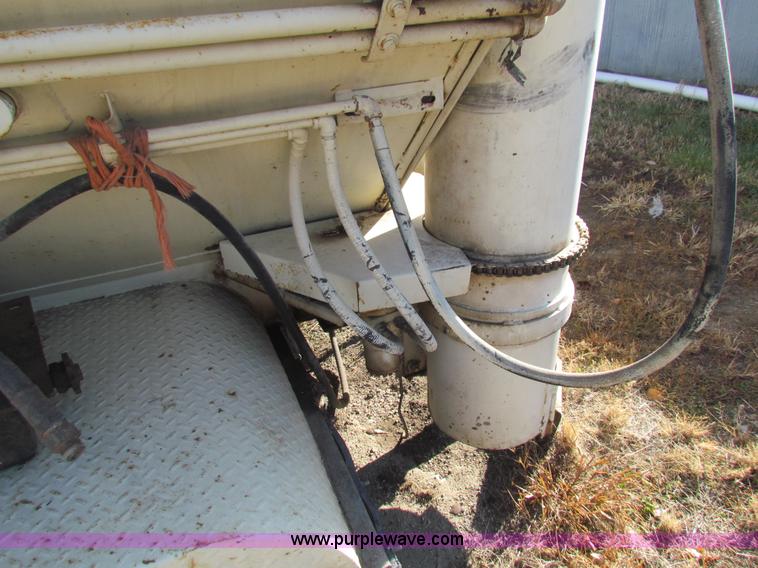 image for item G4401 Henderson Chief nine ton feed body