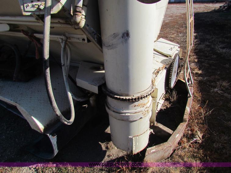 image for item G4401 Henderson Chief nine ton feed body