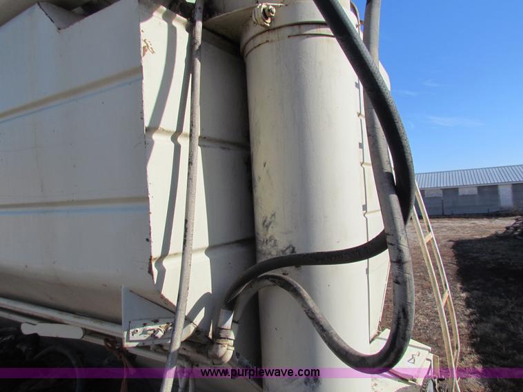 image for item G4401 Henderson Chief nine ton feed body