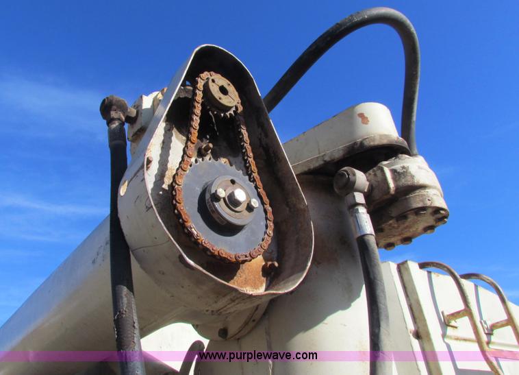 image for item G4401 Henderson Chief nine ton feed body
