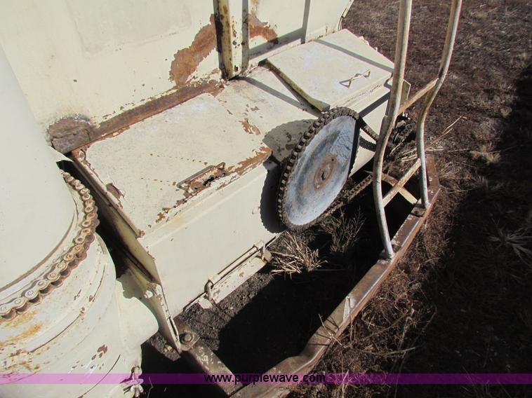 image for item G4401 Henderson Chief nine ton feed body