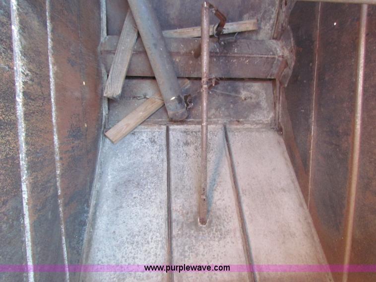 image for item G4401 Henderson Chief nine ton feed body