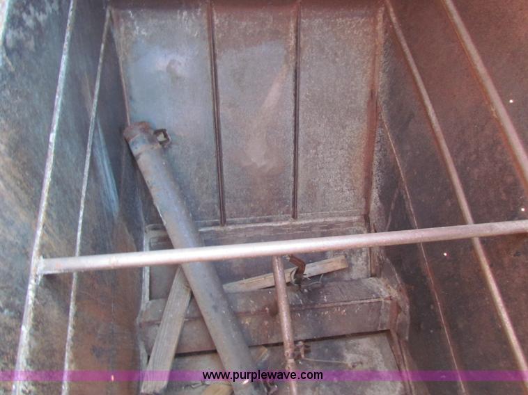image for item G4401 Henderson Chief nine ton feed body
