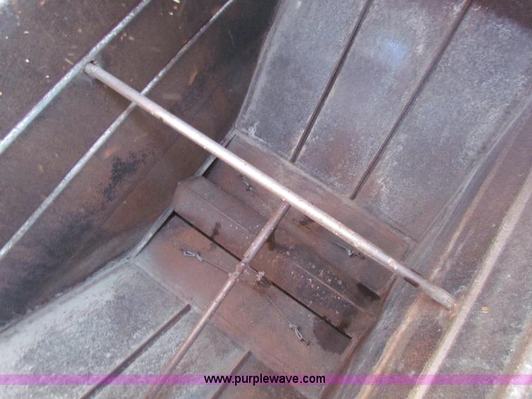 image for item G4401 Henderson Chief nine ton feed body