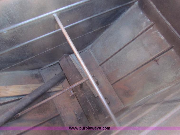image for item G4401 Henderson Chief nine ton feed body