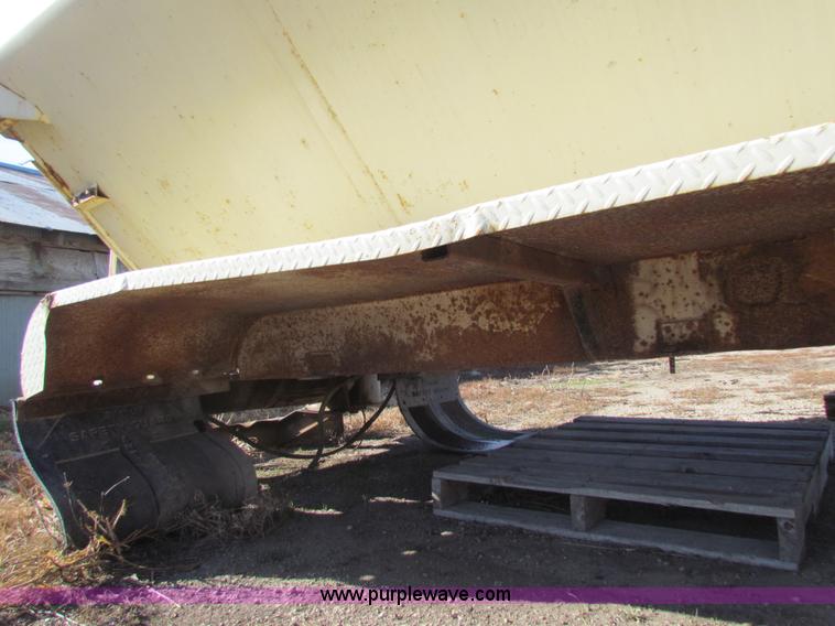image for item G4401 Henderson Chief nine ton feed body