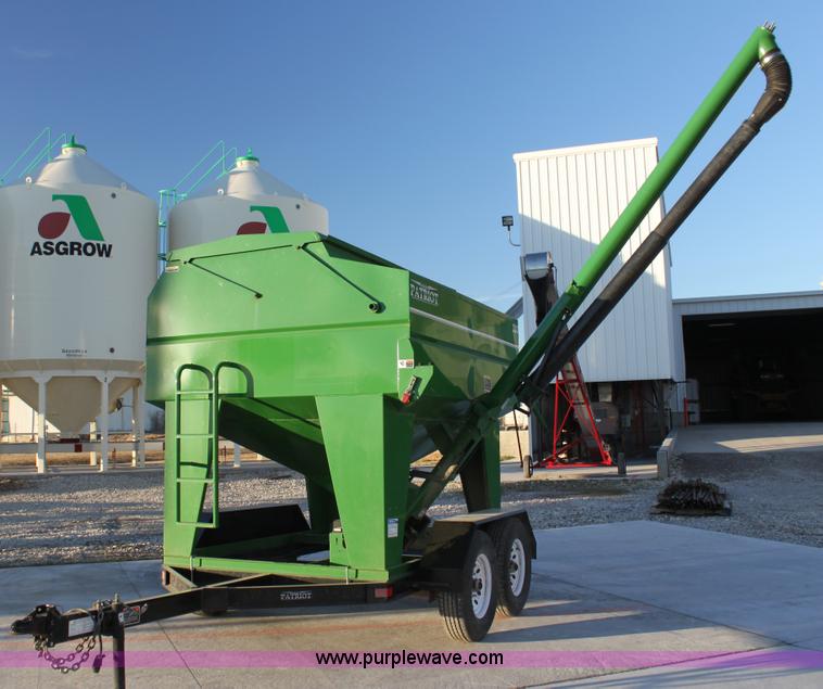 image for item G4422 Patriot 220 seed tender