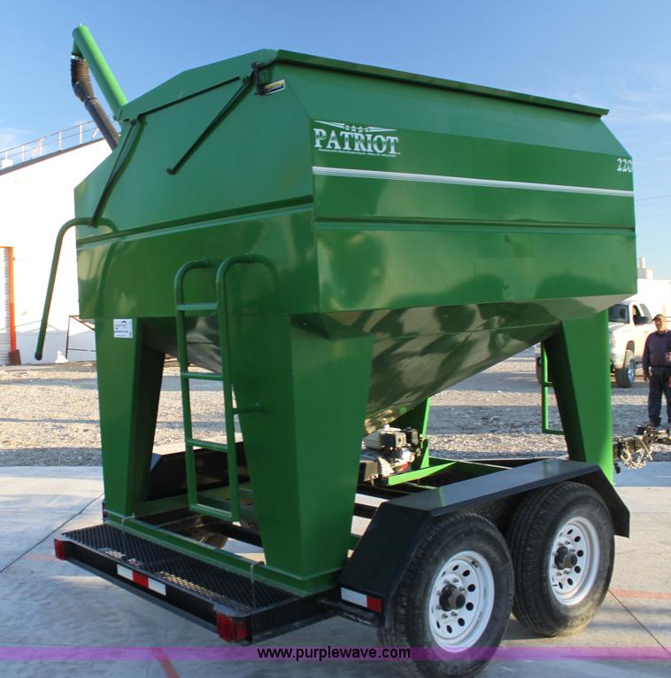 image for item G4422 Patriot 220 seed tender
