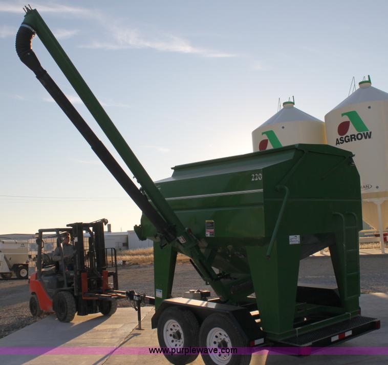 image for item G4422 Patriot 220 seed tender