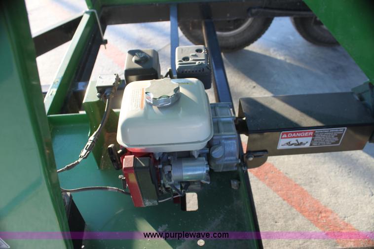 image for item G4422 Patriot 220 seed tender