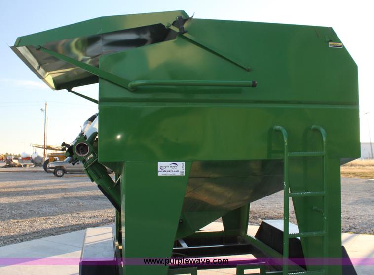 image for item G4422 Patriot 220 seed tender