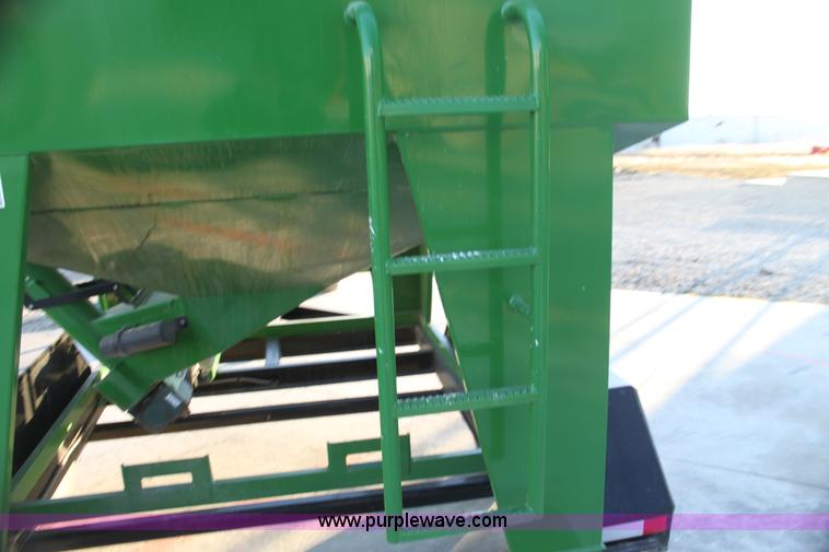 image for item G4422 Patriot 220 seed tender