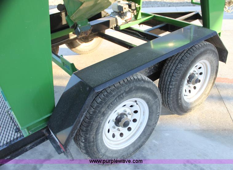 image for item G4422 Patriot 220 seed tender