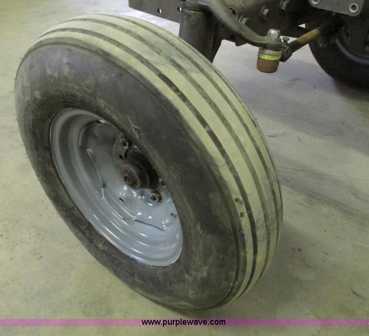 image for item G9187 1995 Massey-Ferguson 283 tractor