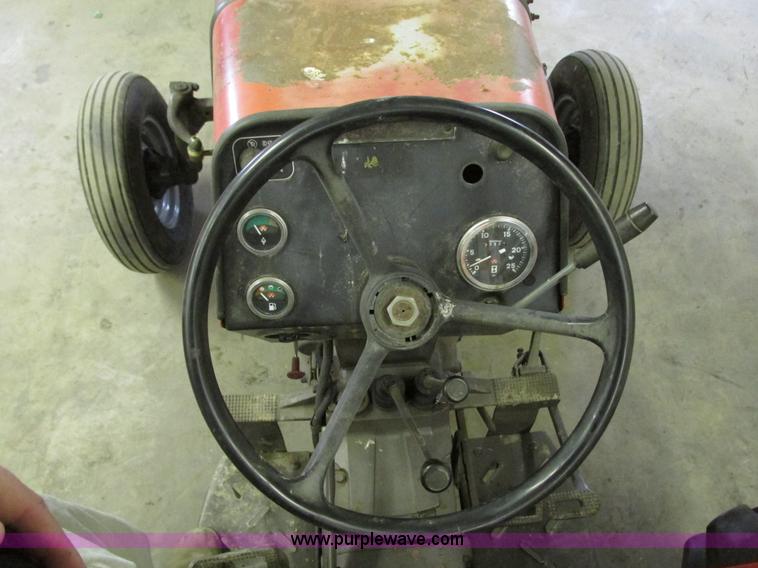 image for item G9187 1995 Massey-Ferguson 283 tractor