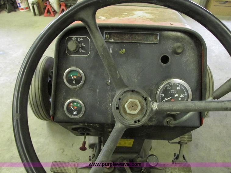 image for item G9187 1995 Massey-Ferguson 283 tractor