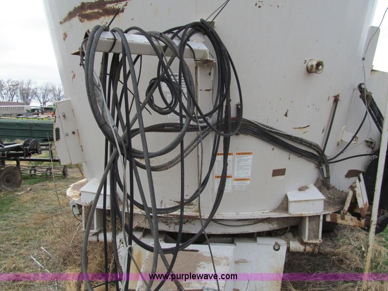 image for item G9700 Kuhn Knight Vertical Maxx 51100 mixer