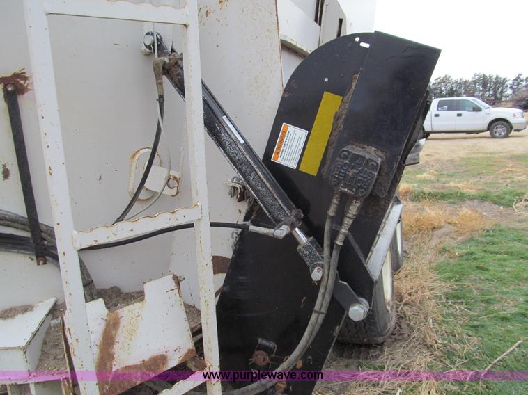 image for item G9700 Kuhn Knight Vertical Maxx 51100 mixer