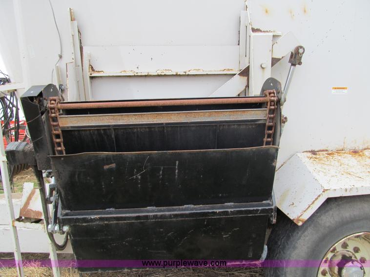 image for item G9700 Kuhn Knight Vertical Maxx 51100 mixer