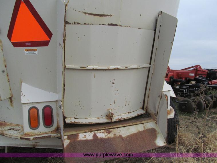 image for item G9700 Kuhn Knight Vertical Maxx 51100 mixer