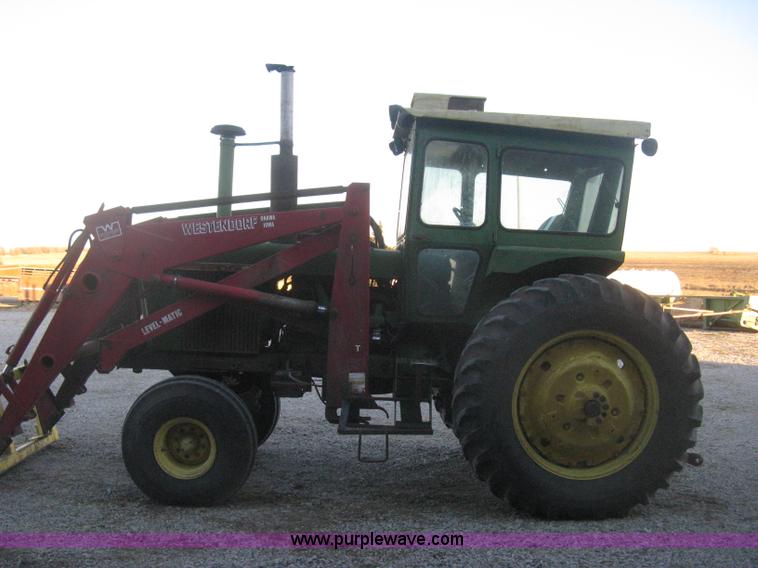 image for item H4266 1967 John Deere 4520 tractor