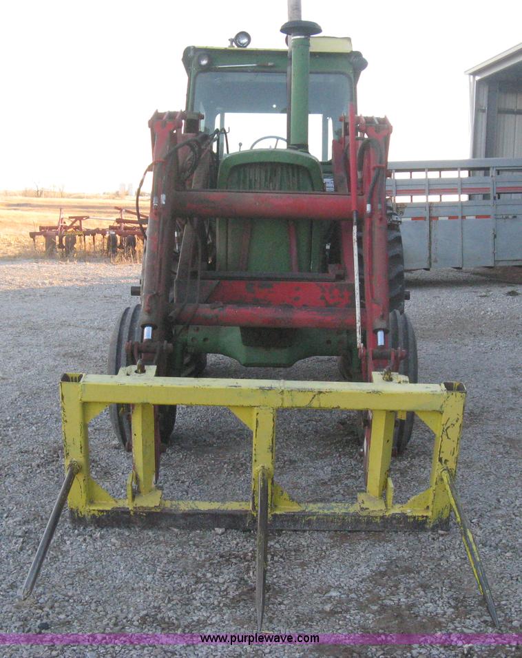 image for item H4266 1967 John Deere 4520 tractor