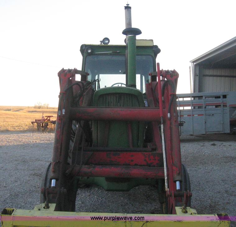 image for item H4266 1967 John Deere 4520 tractor