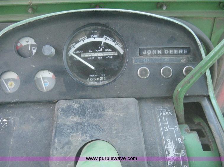 image for item H4266 1967 John Deere 4520 tractor