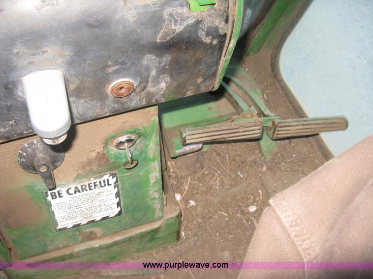 image for item H4266 1967 John Deere 4520 tractor