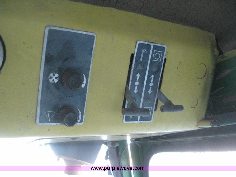 image for item H4266 1967 John Deere 4520 tractor