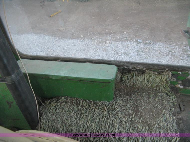 image for item H4266 1967 John Deere 4520 tractor