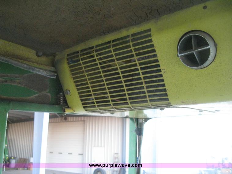 image for item H4266 1967 John Deere 4520 tractor