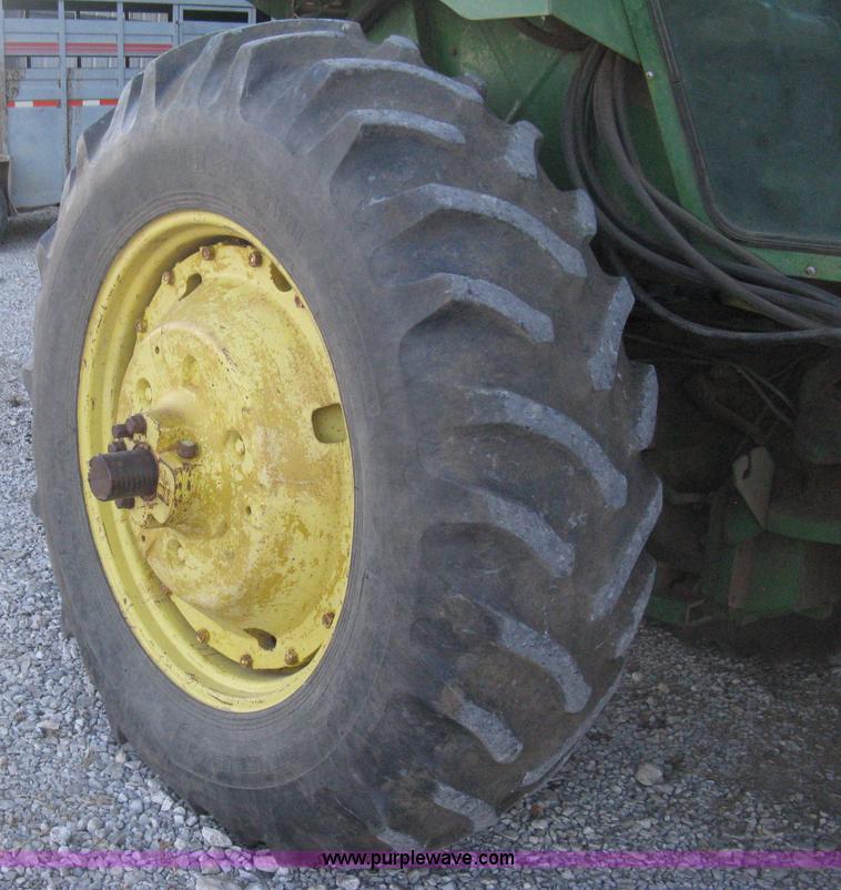 image for item H4266 1967 John Deere 4520 tractor