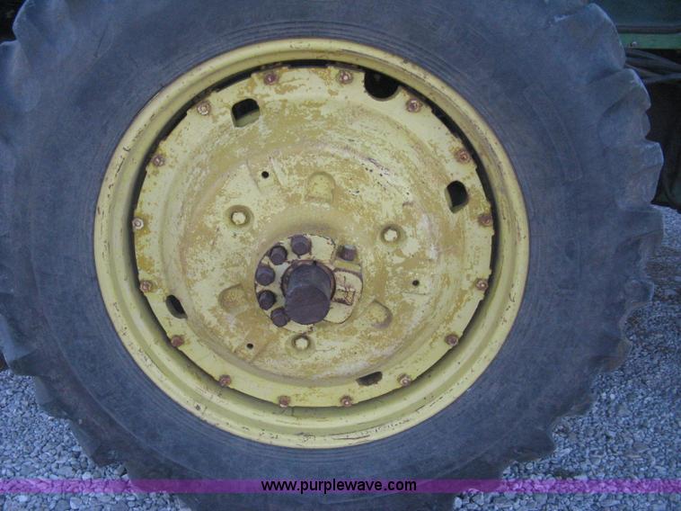 image for item H4266 1967 John Deere 4520 tractor