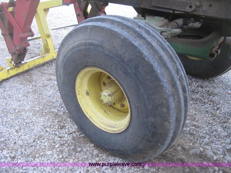 image for item H4266 1967 John Deere 4520 tractor