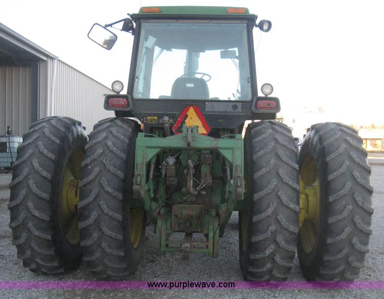 image for item H4272 1989 John Deere 4955 MFWD tractor